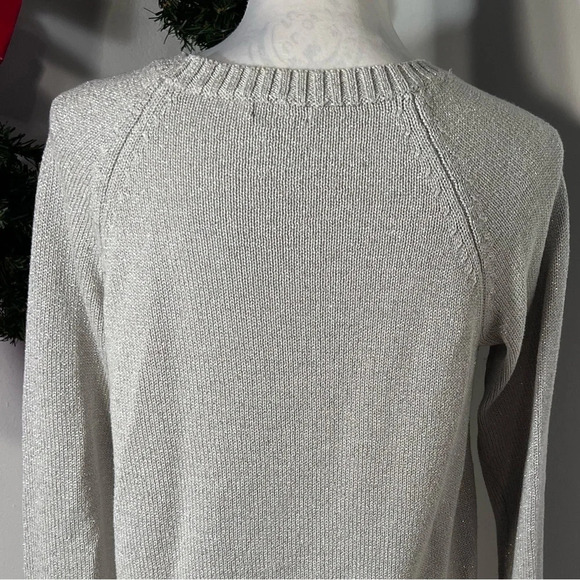 Apt9, M, long sleeve, crewneck, silver metallic sweater with ribbed hems. - Picture 4 of 10